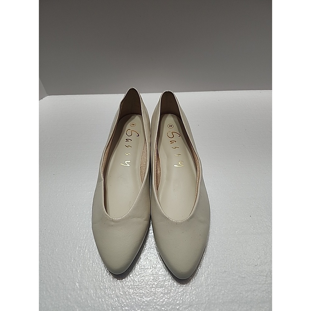 Sassy Beige Flats Size 8w